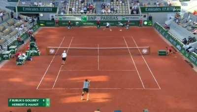 Bublik's reaction during Golubev's smashes