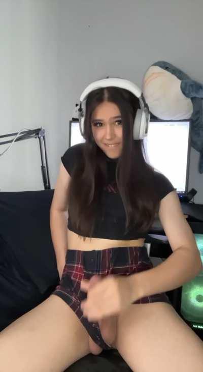 Any horny gamer looking for a joystick to have fun with? 😜