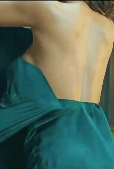 Cumdumpster Disha Patani kaise r marwa hi hai John se, isko ache se pela hoga off screen bhi.Besharam disha patani katrati nhi hai on screen nude hone se aajkal, kuch dino main ye full nangi bhi hone lag jayegi