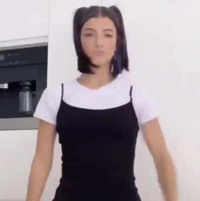 Damn TikTokers dancers going mad 🤦‍♂️