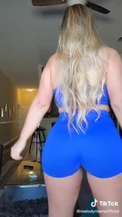 Wiggling her booty