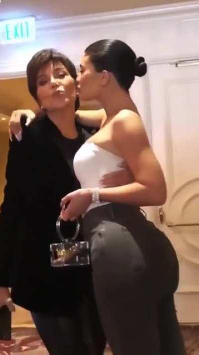 What are some of the biggest subreddits for specific celebs? I know Kylie Jenner's has over a 100k