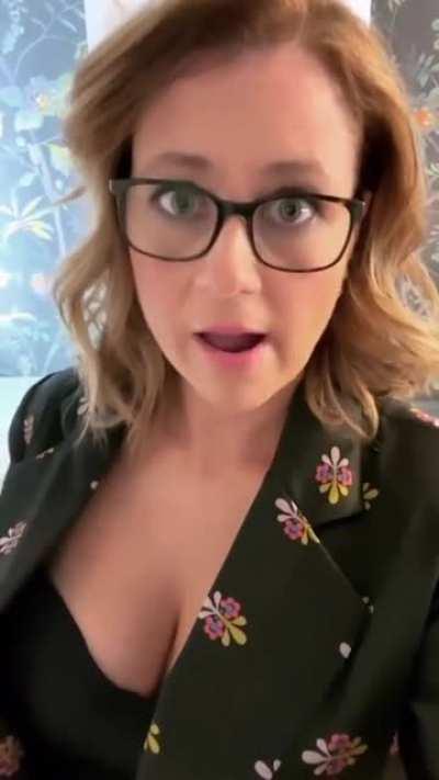 Jenna Fischer is the milf we all want and need