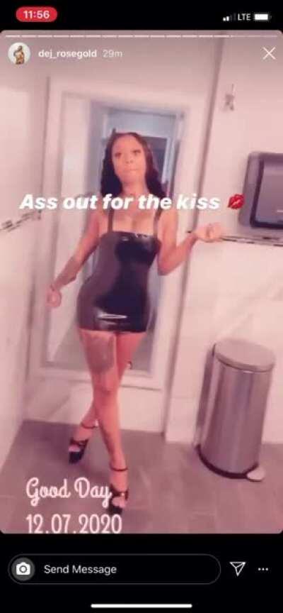 ass out and i think u can see a lil bit of her coochie in the mirror