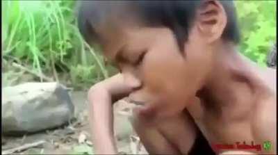 Khontkar fanları yalanmamış yarrak görüyor (renklendirilmiş)