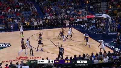 [Highlight] Kevin Durant hits the pull up 3 over 2 defenders