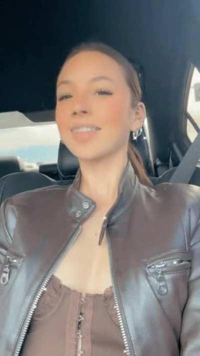 I’m 18 with braces, do u like them?👅👅