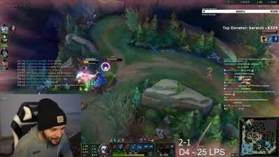 Escaping from a 4 man roam mid lane in a stylish way