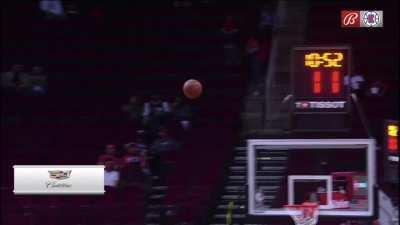 [Highlight] Ivica Zubac splashes a 3 pointer!