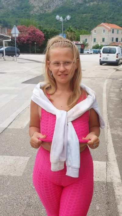 I like this. People approach, I show my boobs until the last minute, they pass me by and don't seem to realize anything. Heh