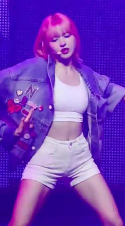 NMIXX - Lily 🍑🥵