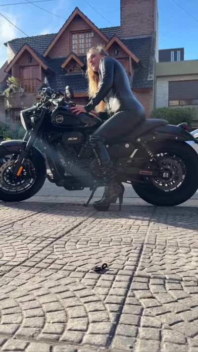 This is how the goddesses who know how to show toughness arrive.