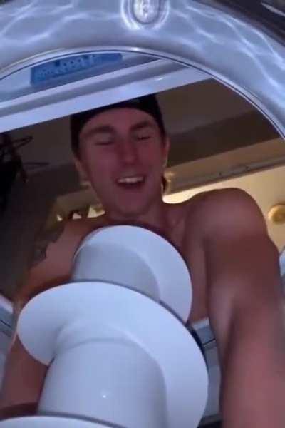 Эй, здоров брательник!