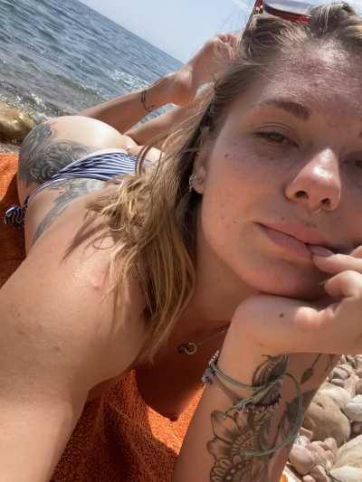 Would you fuck me raw or use a condom? 😩