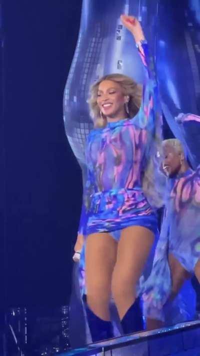 Performing in St. Louis during Renaissance tour | August 2023