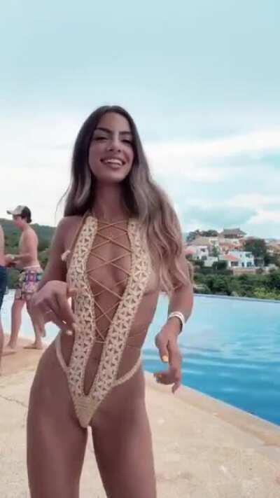 Hot AF! Eva Quiala 🥵