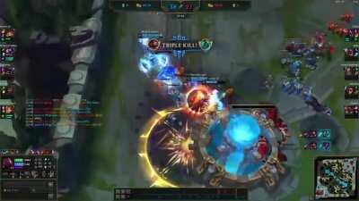 Vayne decided to fight Gnar instead of ending, my closest game ever