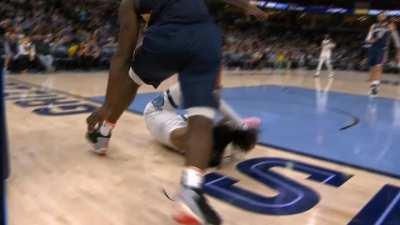 [Highlight] Ja Morant goes hard at Trey Murphy and Zion Williamson but gets fouled. Zion also spikes the ball hard. Ja went down hard and asks for a sub after he shoots freethrows.