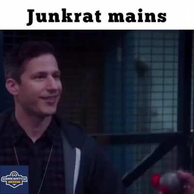 Junkrat mains be like...