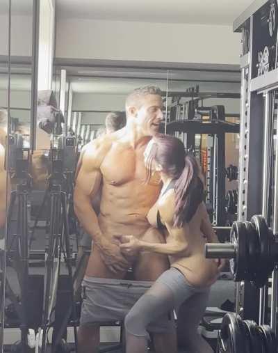 I fucked my step sis when we were working out!🤪