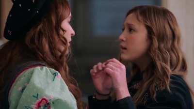 Julia Lester & Saylor Bell Curda (HSMTMTS s04e08 - Born to Be Brave)