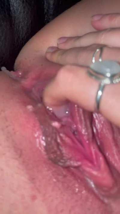 My pussy gets sooooo wet 💧
