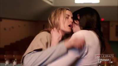 Orange Is The New Black: Taylor Schilling & Laura Prepon (s01e09) *AI ENHANCED & NO MUSIC*