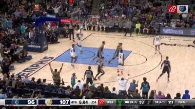 [Highlight] Ja finds Santi Aldama for the reverse ally oop