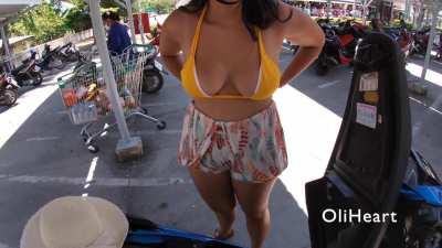 Just a tease of me flashing my boobies💋You should definitely check my Onlyfans!! ONLY $9 and you receive a FREE +25min hardcore video when you join! DON'T MISS MY PROMO!!