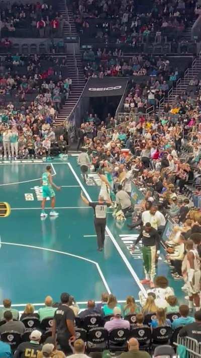 [Highlight] Hornets fans get in their feet and cheer as Miles Bridges enters the game for the first time this season
