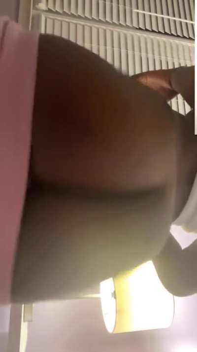 kxta__ n#ude throwing ass video