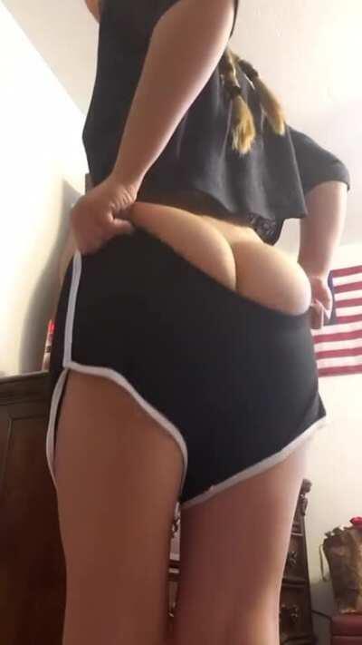 Do you like these shorts? They're my favorite pair 🍑