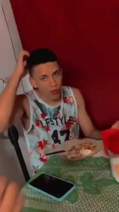 Mamakió tem mãe comida