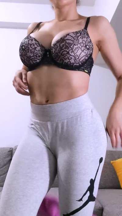 Yes I know... Im really 'petite' 😂💜