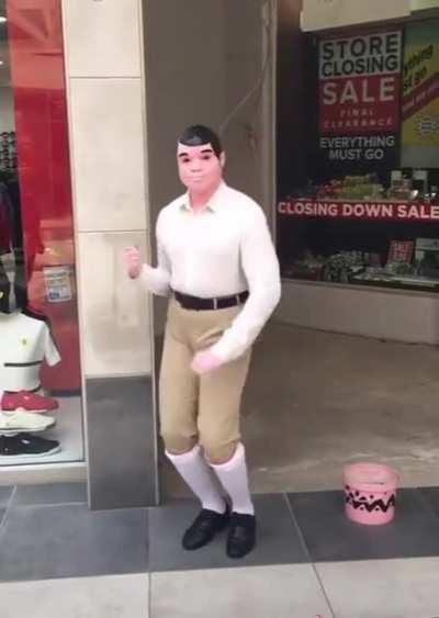 This street preformer