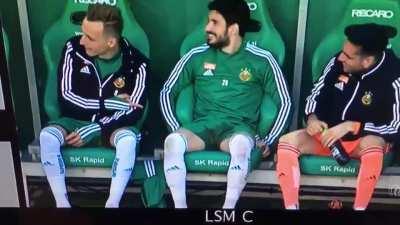 Rapid Wien substitutes having fun