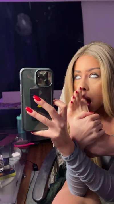 I’m always in a mood for sharing😋