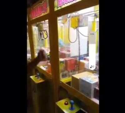 This machine not only being a scam but being an asshole as well