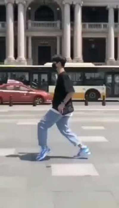 You Can Learn To Moonwalk, Too!