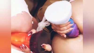 Anal Addicted Lesbians