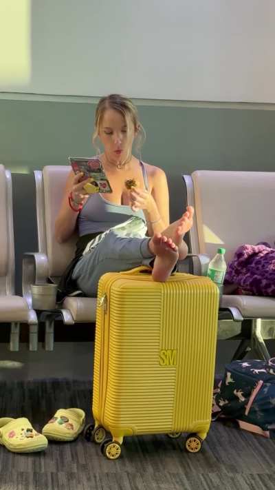 Having a little snack before my flight ✈️