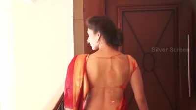 Manjari padnis who want to fuck her so hard and cum all over her back