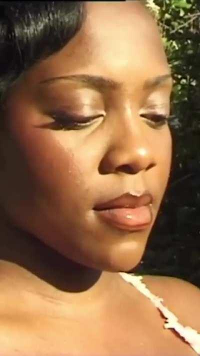 Rachel Chinouriri (English Indie Singer)