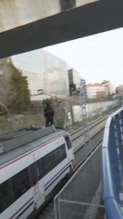 Crazy guy on top of a running train, fake o real?!