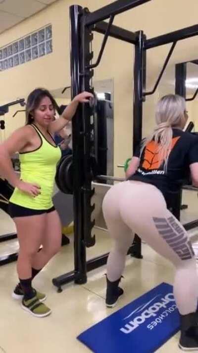 A little twerk action 🍑