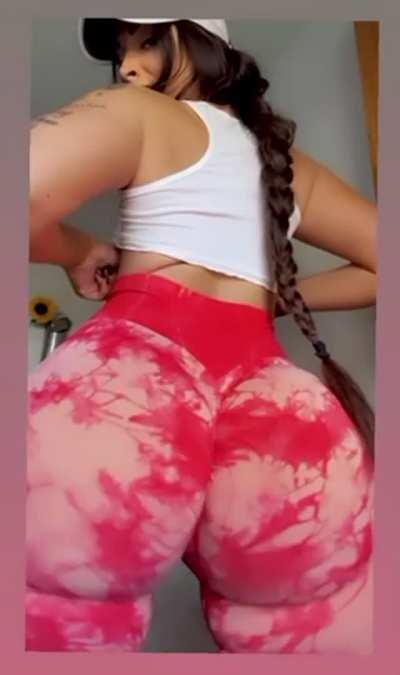 My ass is extraaa bouncy in these