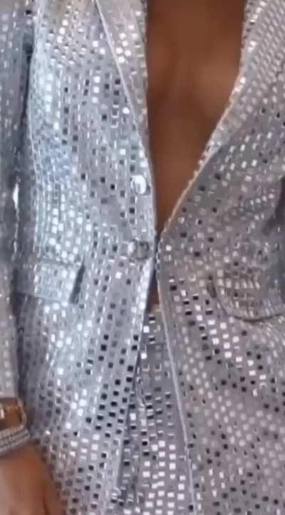 Braless Tits of Cocksleeve Kutti Sanon. Round Tits look allset to get Grabbed, Sucked and Chewed. Shameless Gutter ki Raand Saali