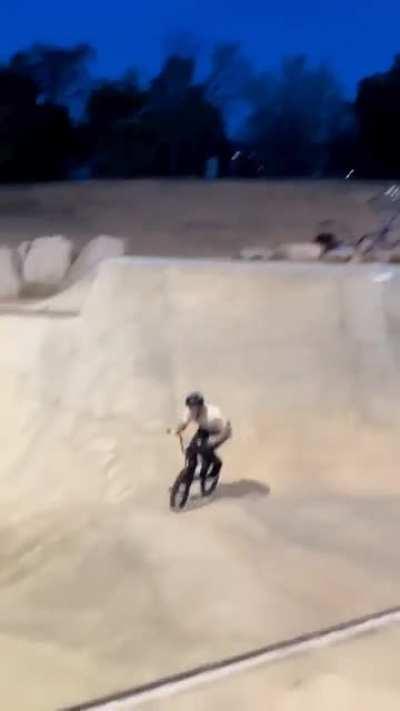 The way this guy rides his bike