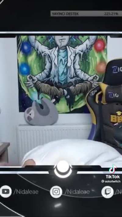 H2H. A Confetti Clam Cannon!