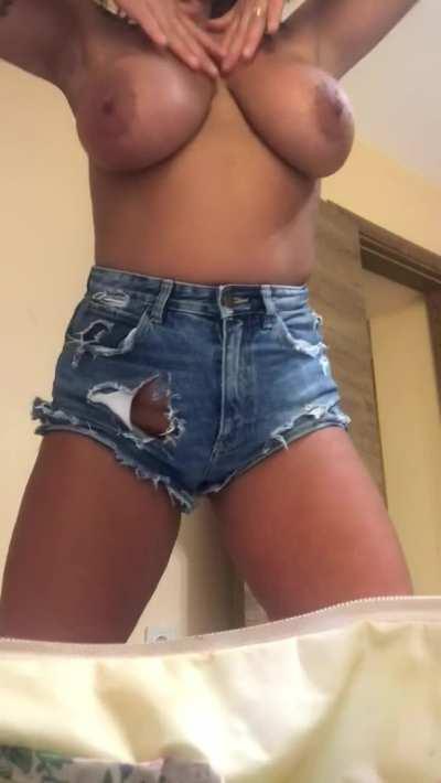 Ever seen a girl hot like me?